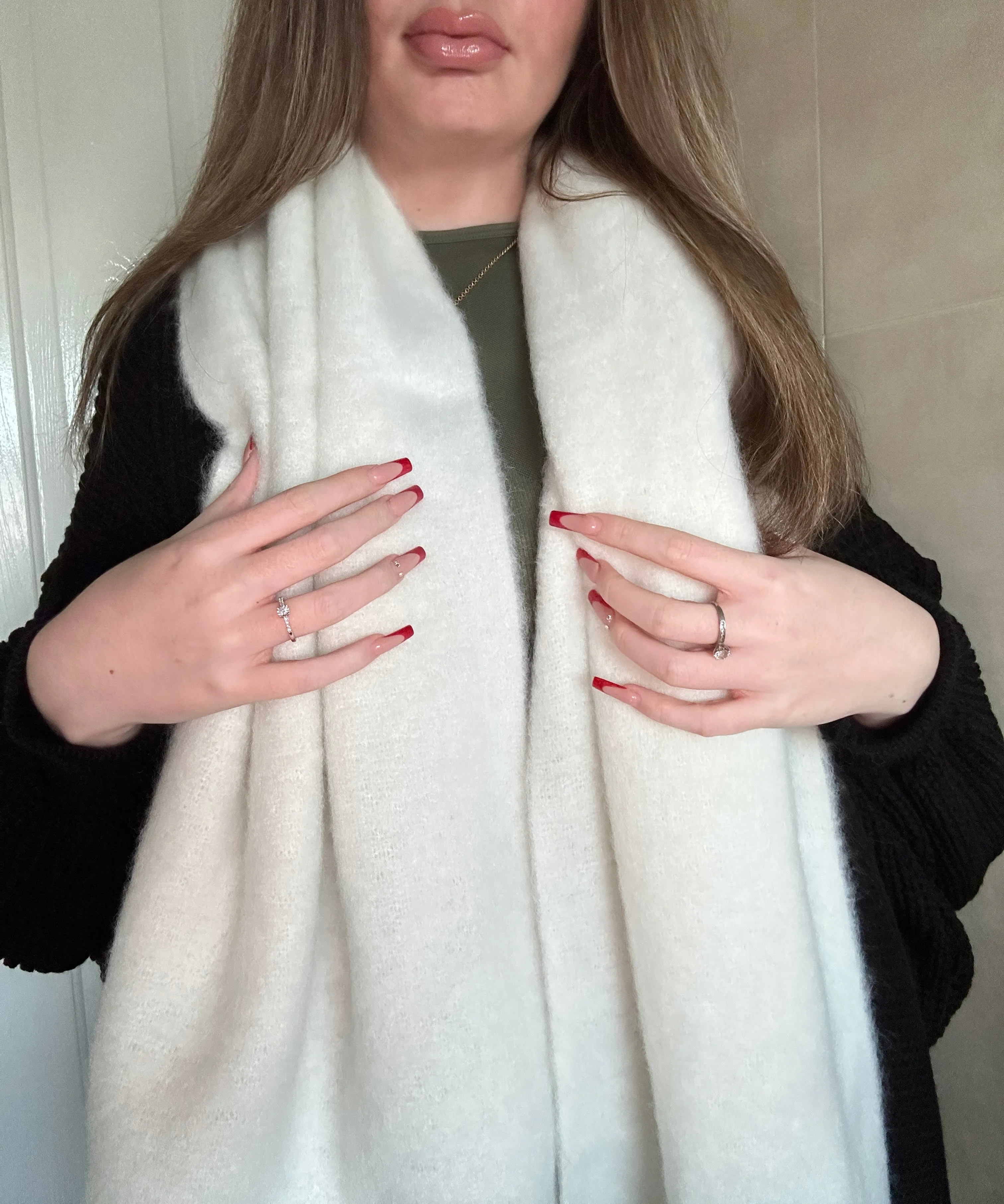 CREAM CHUNKY FRAYED END SCARF