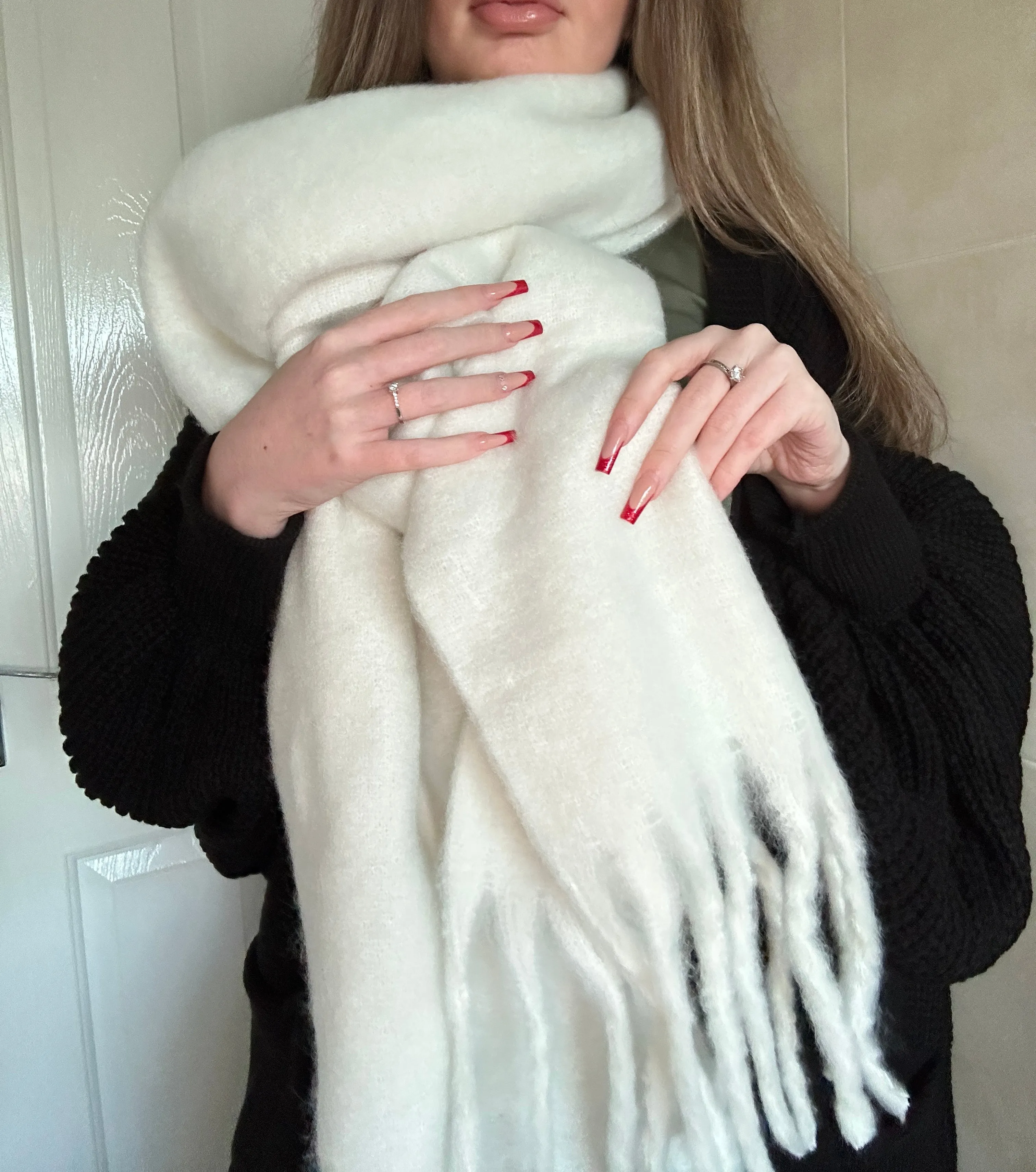 CREAM CHUNKY FRAYED END SCARF