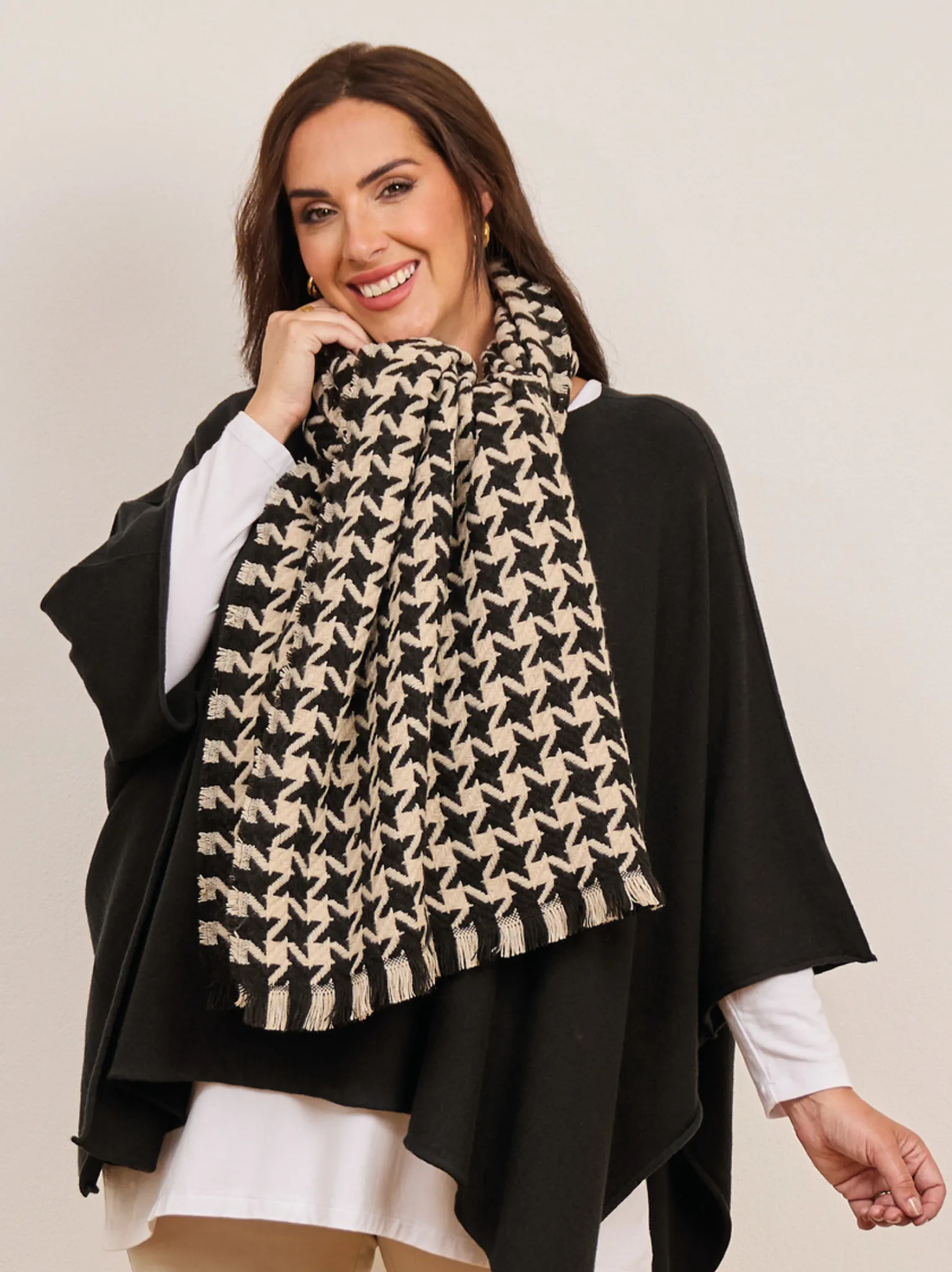 Houndstooth Fringe Winter Scarf - Black